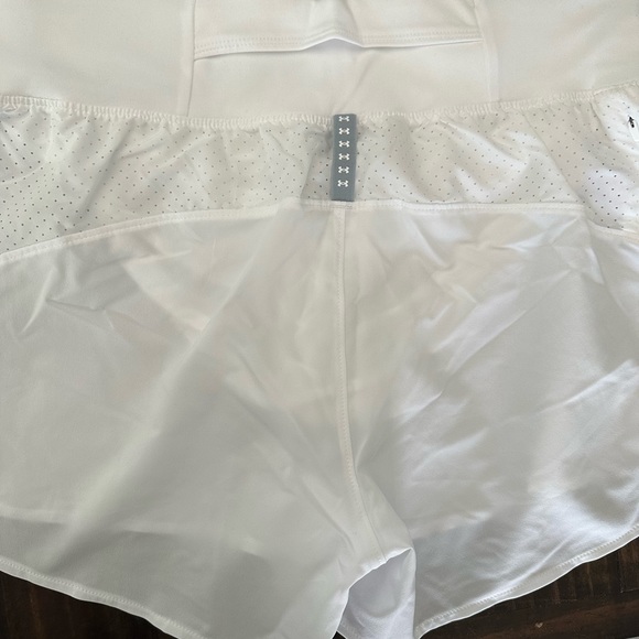 White Under Armour up the pace shorts - Picture 3 of 5